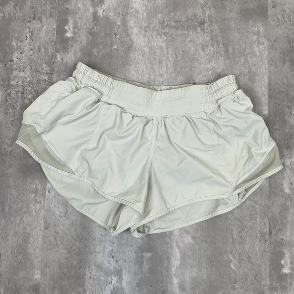 lululemon athletica Pants - Lululemon Hotty Hot II Short Women 6 2.5" Pull On Gym Yoga Athleisure Lined